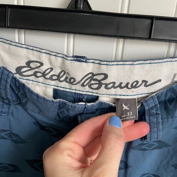 Eddie Bauer Shorts Mens 33 Blue Geometric Legend Wash Khaki Chinos Flat Front - Picture 3 of 5